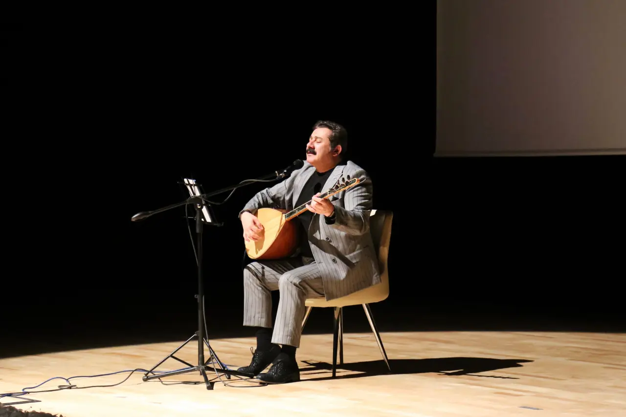 Gümüşhane’de Türkü Rüzgarı! Nurullah Akçayır Gönülleri Fethetti 3