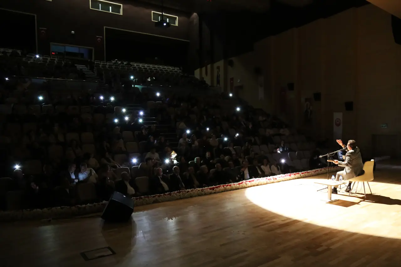 Gümüşhane’de Türkü Rüzgarı! Nurullah Akçayır Gönülleri Fethetti 5