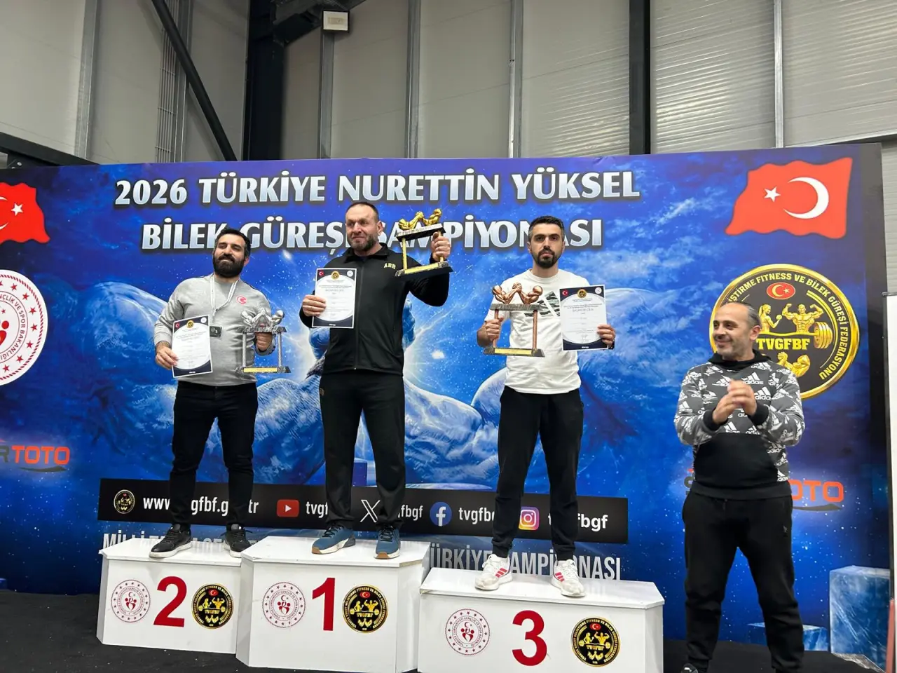 Gümüşhaneli bilek güreşçileri Yalova’da tarih yazdı: 18 Madalya, 2 Kupa! 20