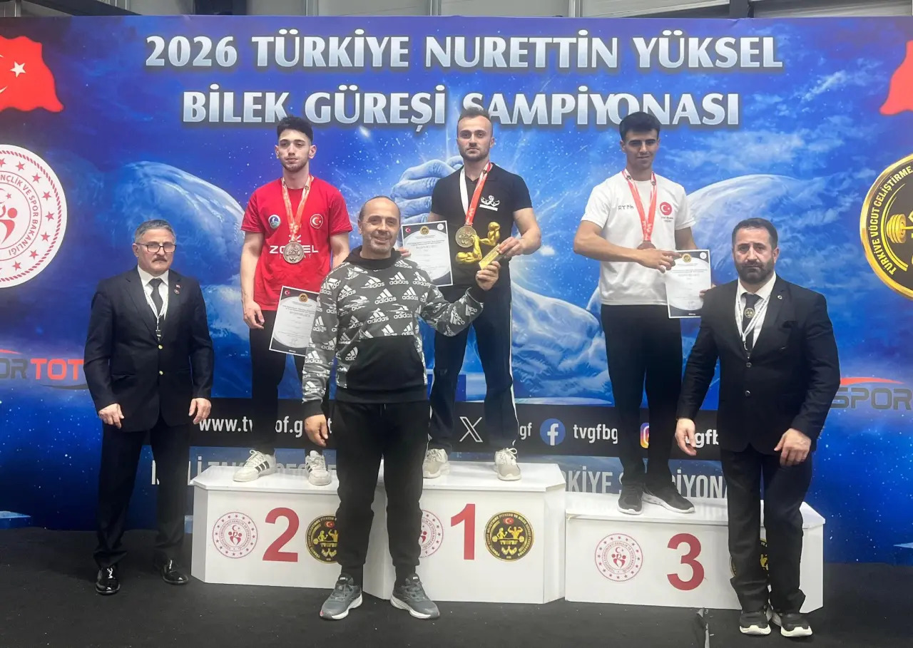 Gümüşhaneli bilek güreşçileri Yalova’da tarih yazdı: 18 Madalya, 2 Kupa! 17
