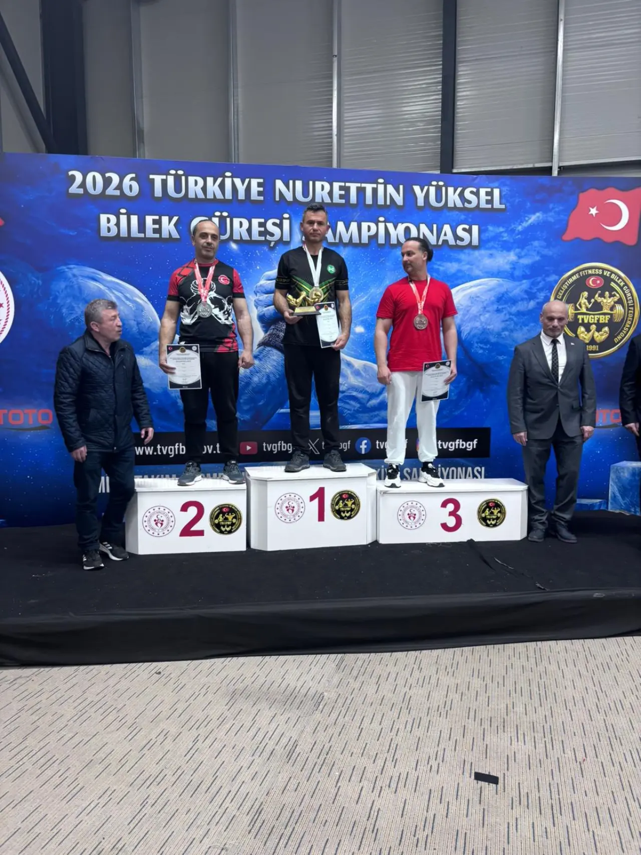 Gümüşhaneli bilek güreşçileri Yalova’da tarih yazdı: 18 Madalya, 2 Kupa! 16