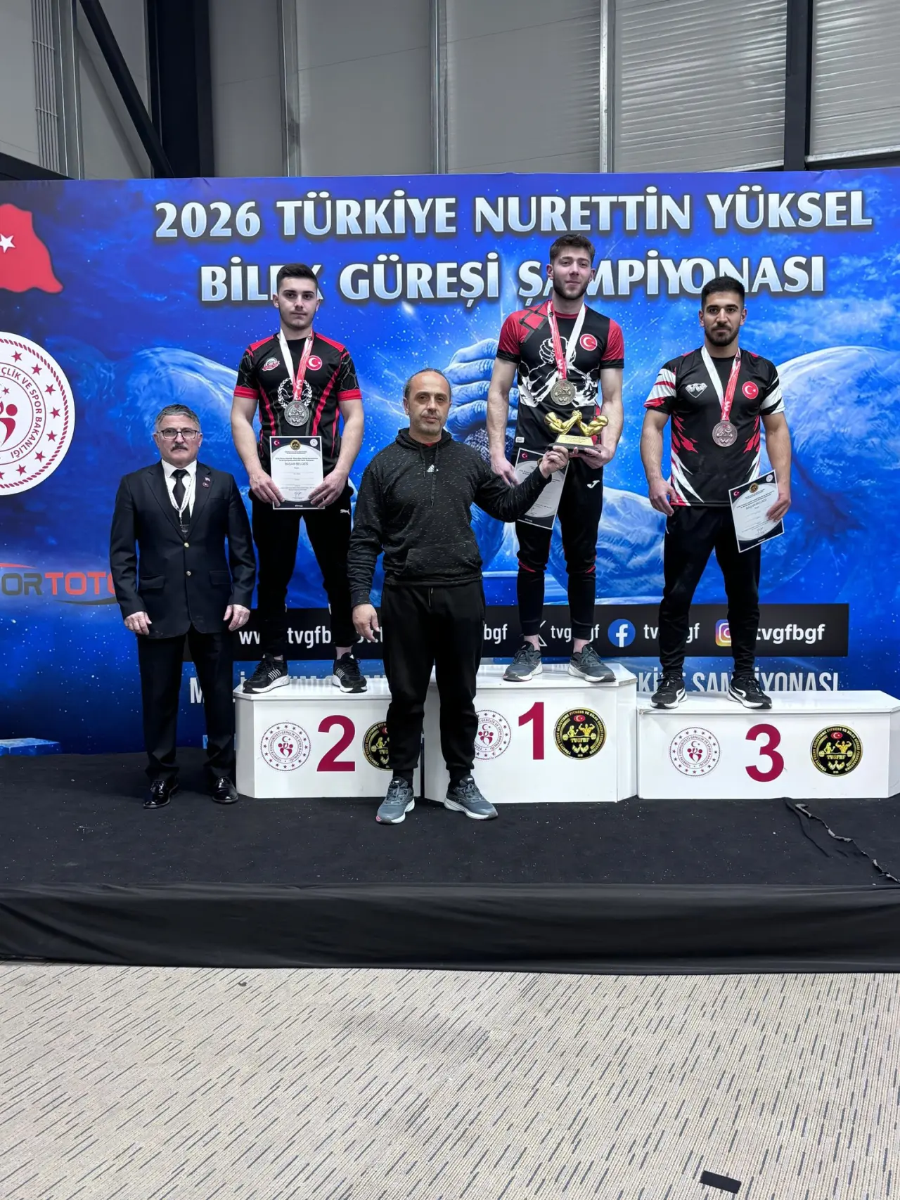 Gümüşhaneli bilek güreşçileri Yalova’da tarih yazdı: 18 Madalya, 2 Kupa! 5