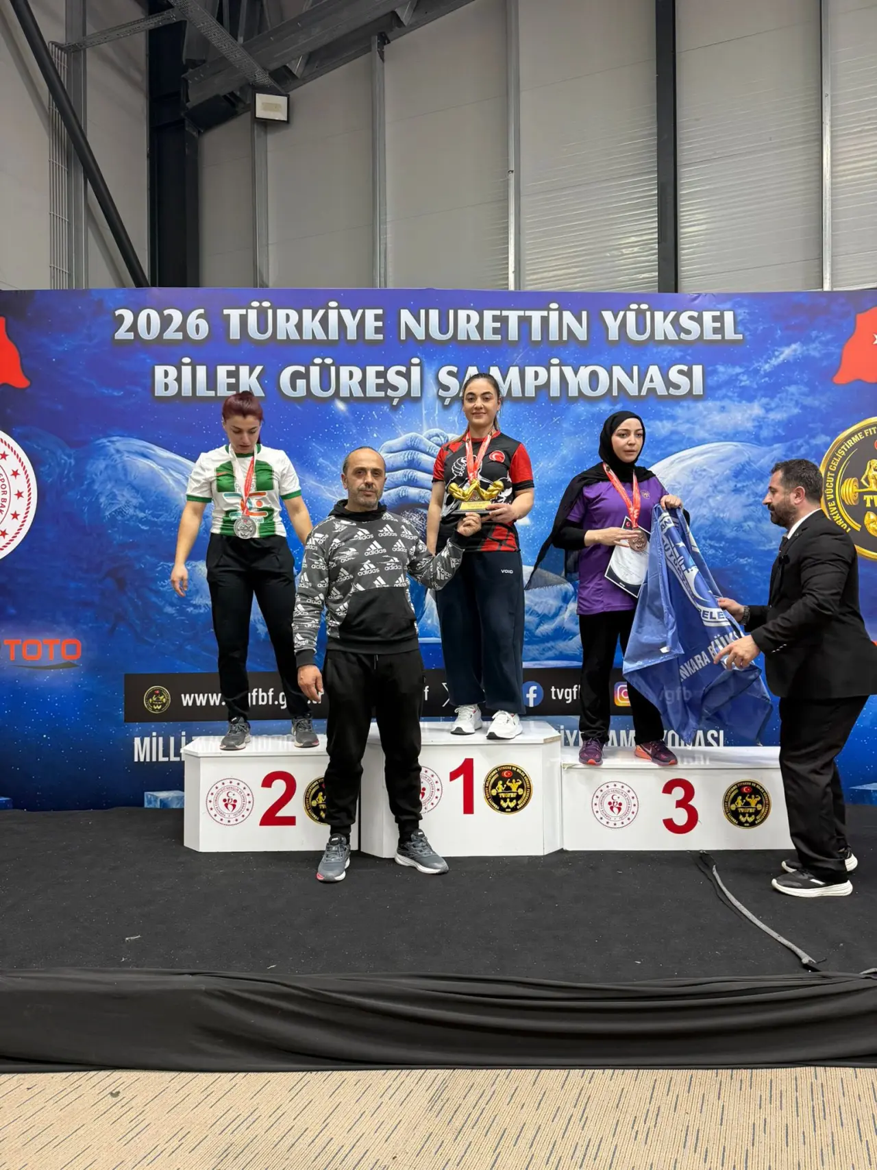 Gümüşhaneli bilek güreşçileri Yalova’da tarih yazdı: 18 Madalya, 2 Kupa! 11