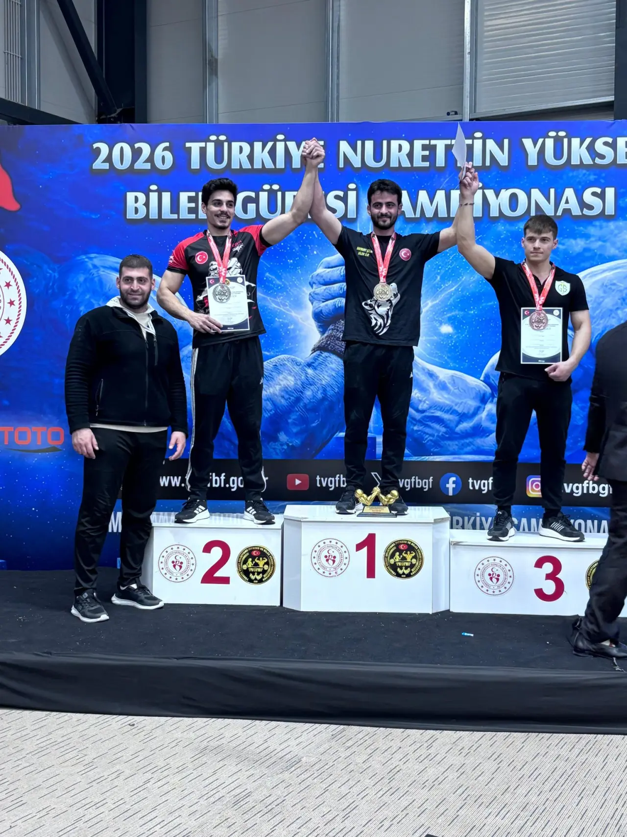 Gümüşhaneli bilek güreşçileri Yalova’da tarih yazdı: 18 Madalya, 2 Kupa! 3