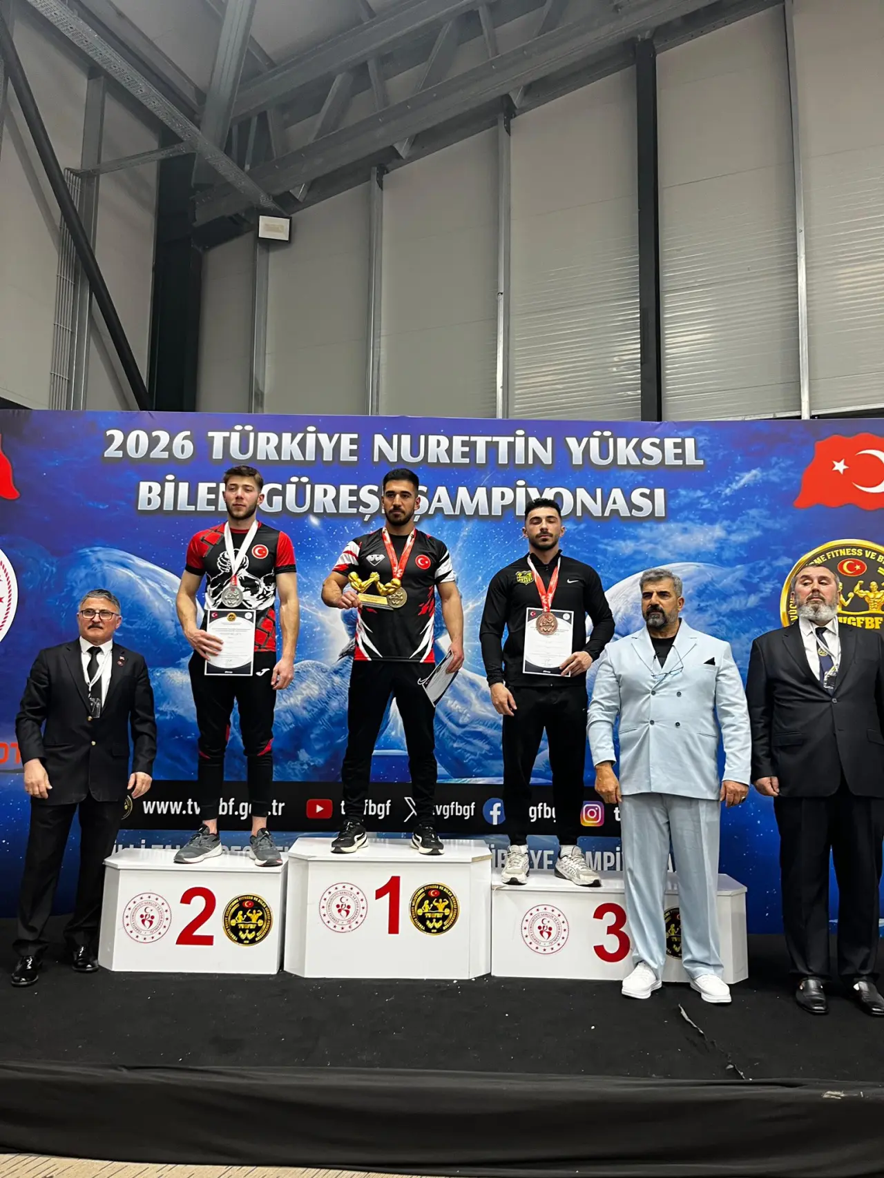 Gümüşhaneli bilek güreşçileri Yalova’da tarih yazdı: 18 Madalya, 2 Kupa! 12