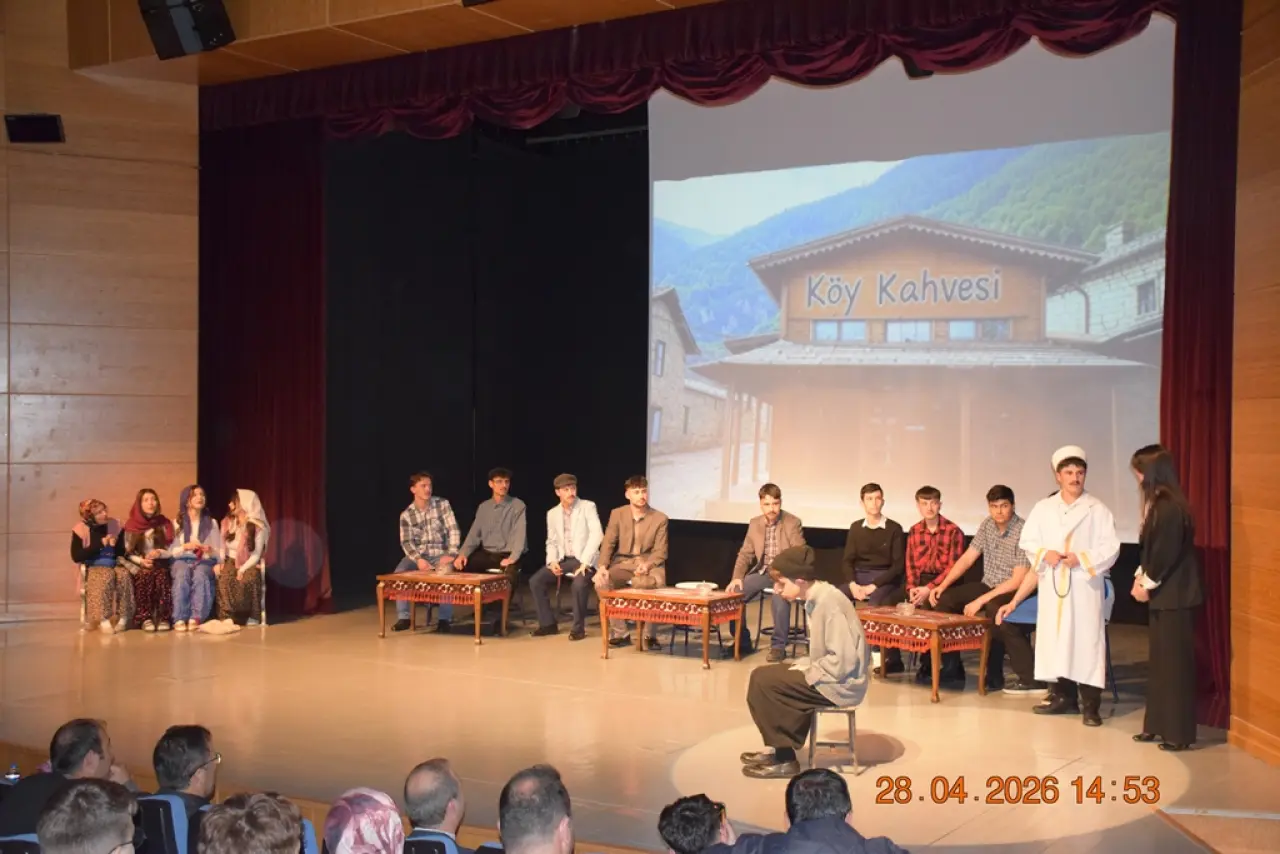 Gümüşhaneli Gençler LGS Öncesi Tiyatroyla Moral Depoladı 4