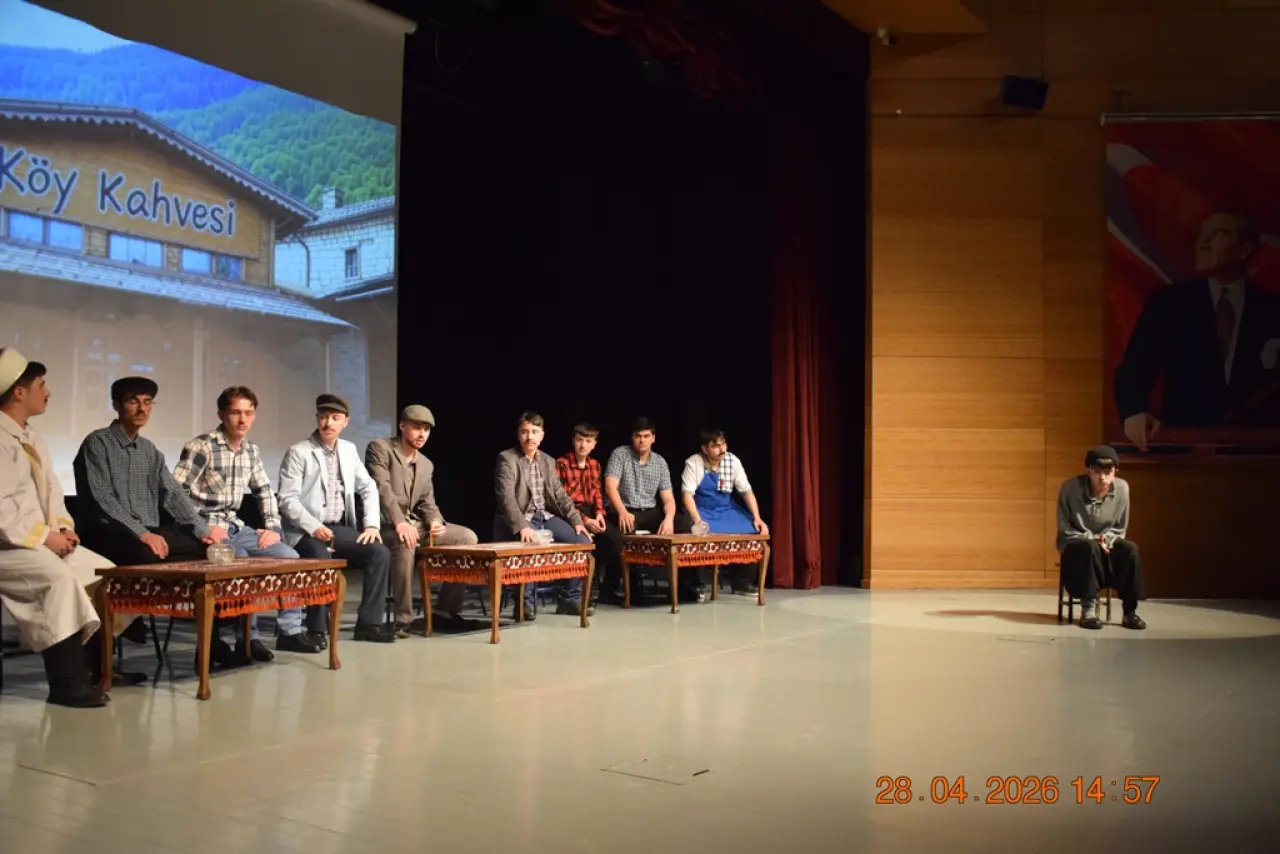 Gümüşhaneli Gençler LGS Öncesi Tiyatroyla Moral Depoladı 5