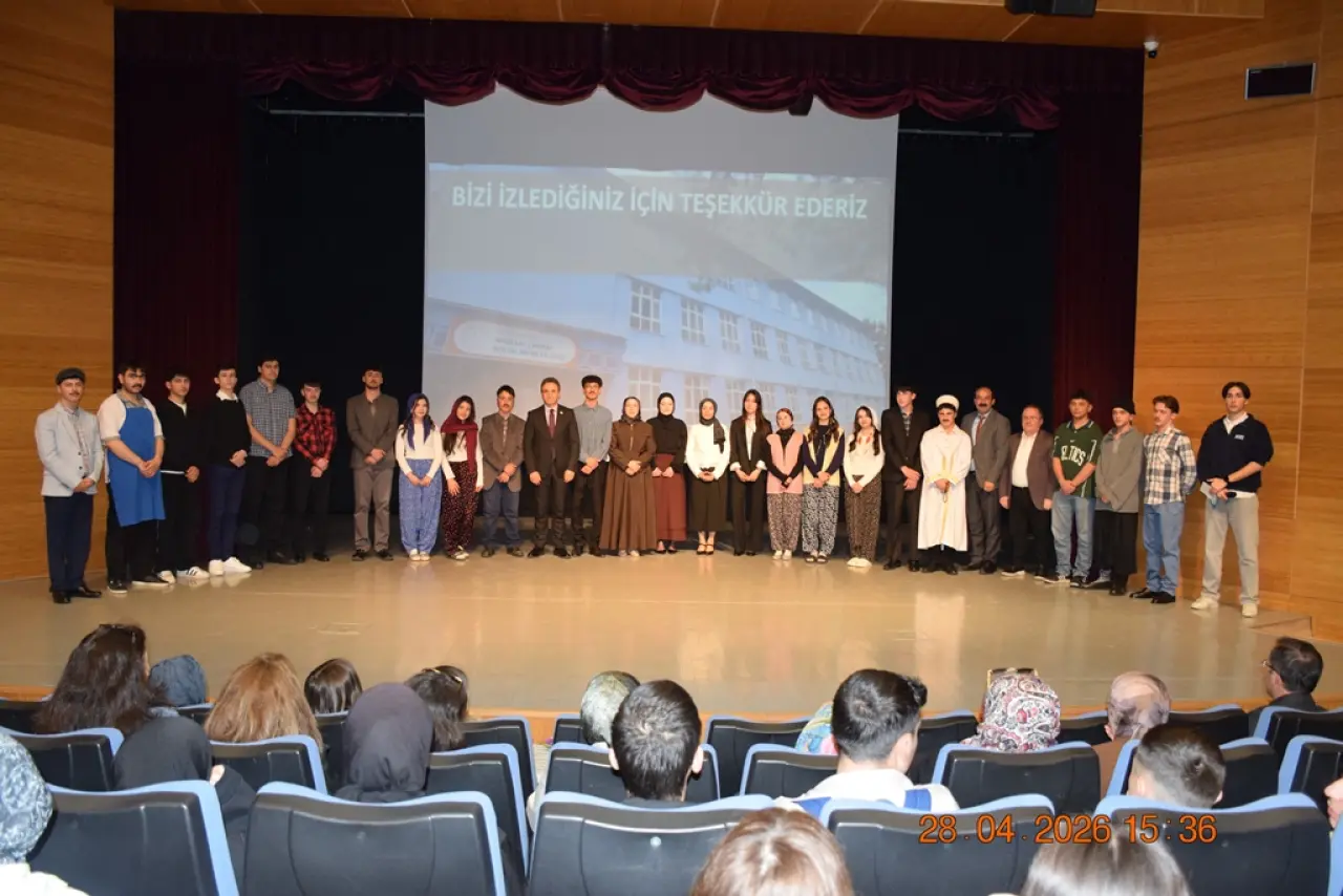 Gümüşhaneli Gençler LGS Öncesi Tiyatroyla Moral Depoladı 6