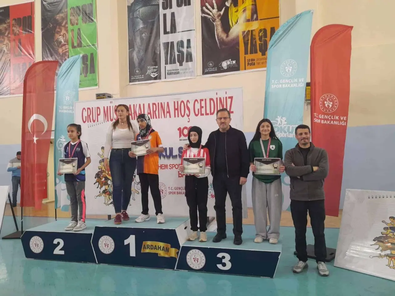 Ardahan'da Gümüşhane Rüzgarı: Bilek Güreşinde 10 Birincilik! 3