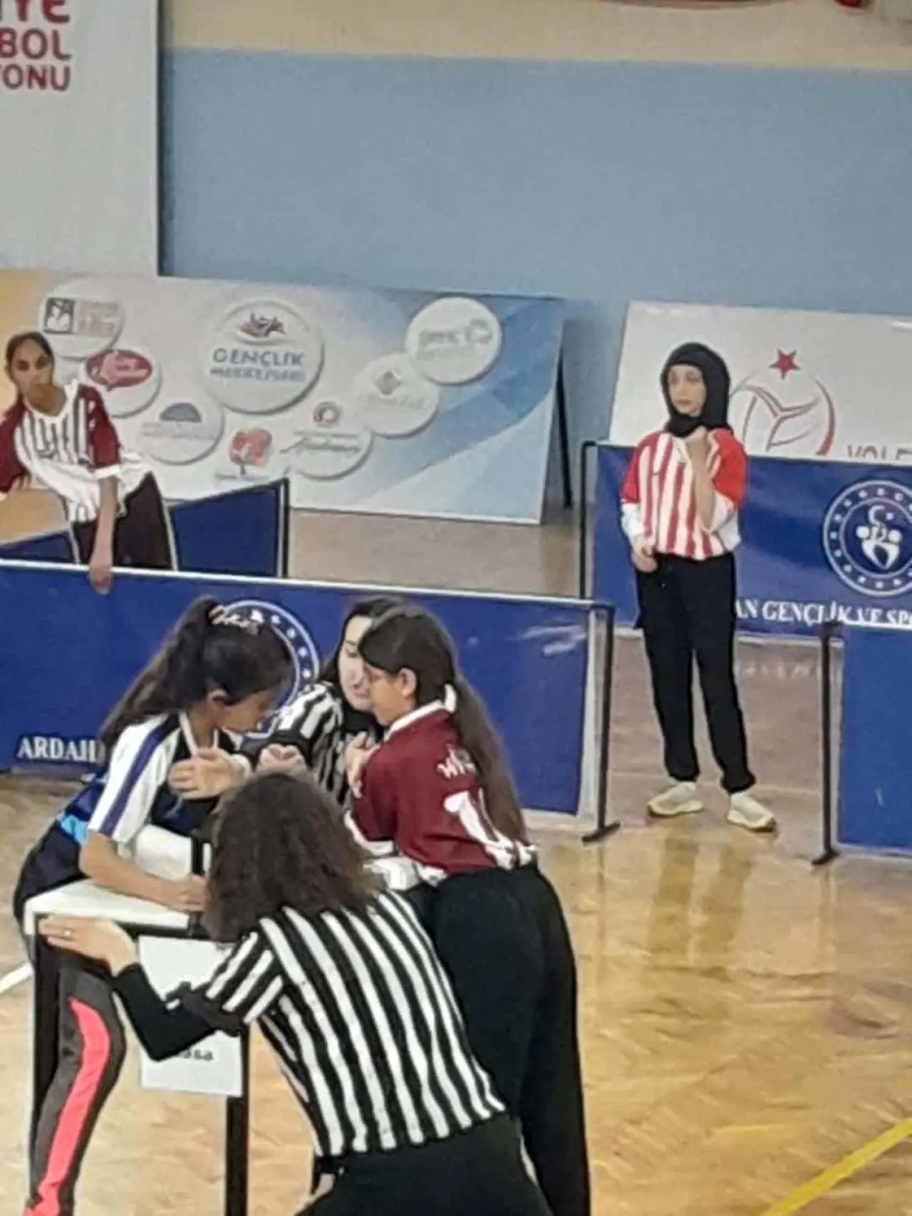 Ardahan'da Gümüşhane Rüzgarı: Bilek Güreşinde 10 Birincilik! 8