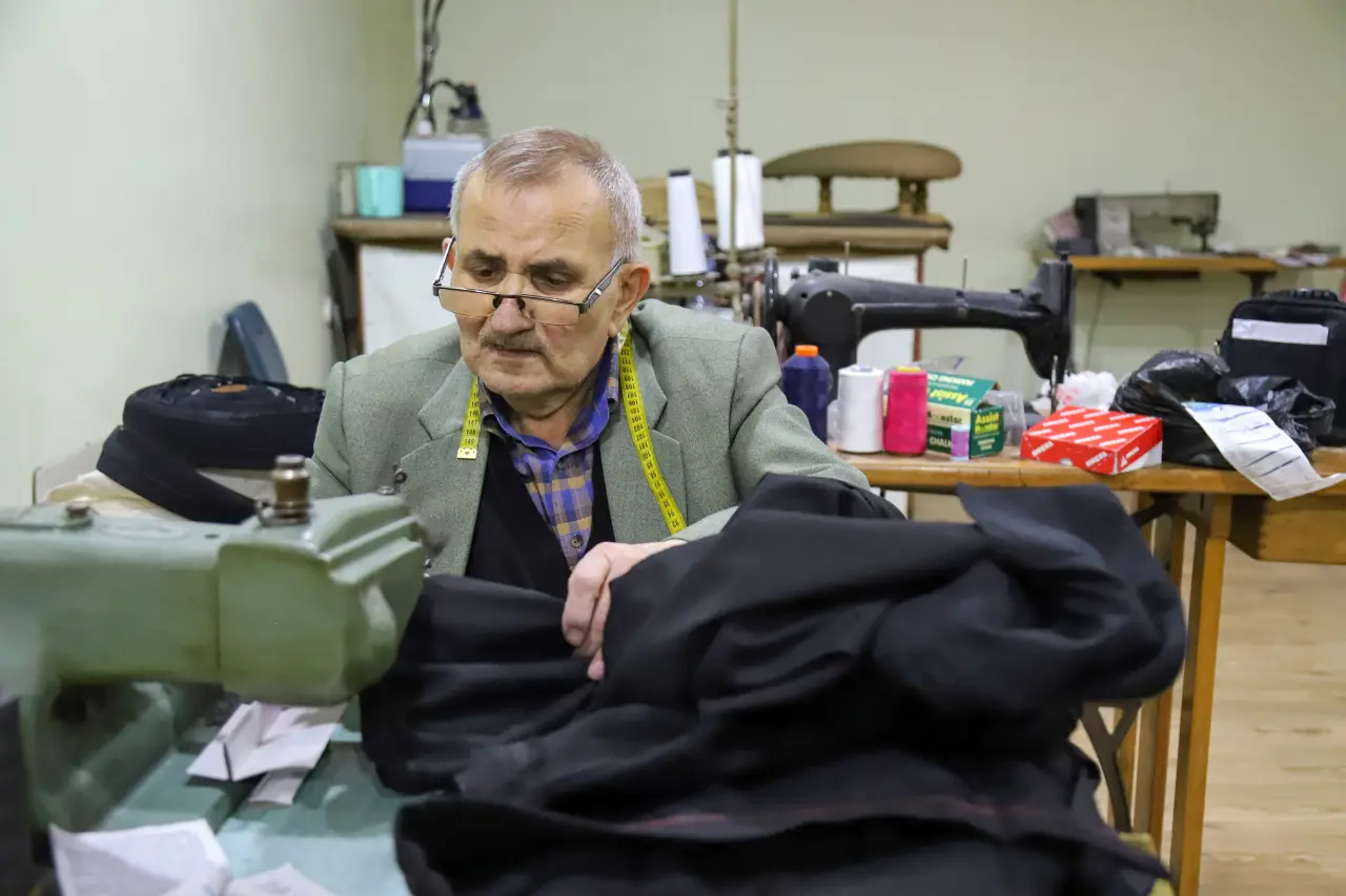 Gümüşhane’nin yarım asırlık çınarı: Terzi İlyas Aslan’ın 56 yıllık meslek yolculuğu 4