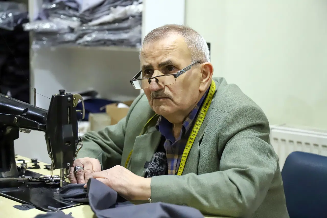 Gümüşhane’nin yarım asırlık çınarı: Terzi İlyas Aslan’ın 56 yıllık meslek yolculuğu 8