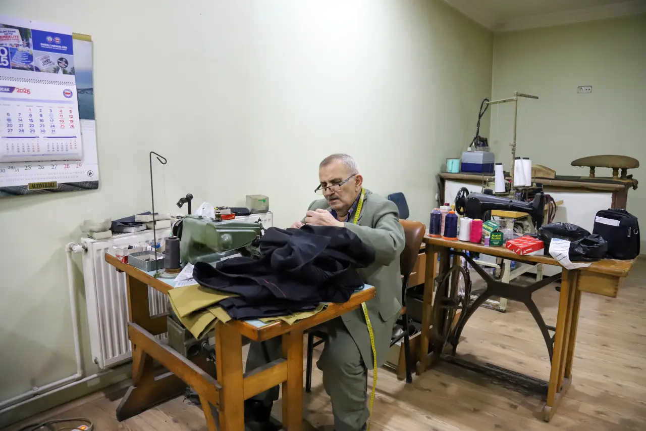 Gümüşhane’nin yarım asırlık çınarı: Terzi İlyas Aslan’ın 56 yıllık meslek yolculuğu 2