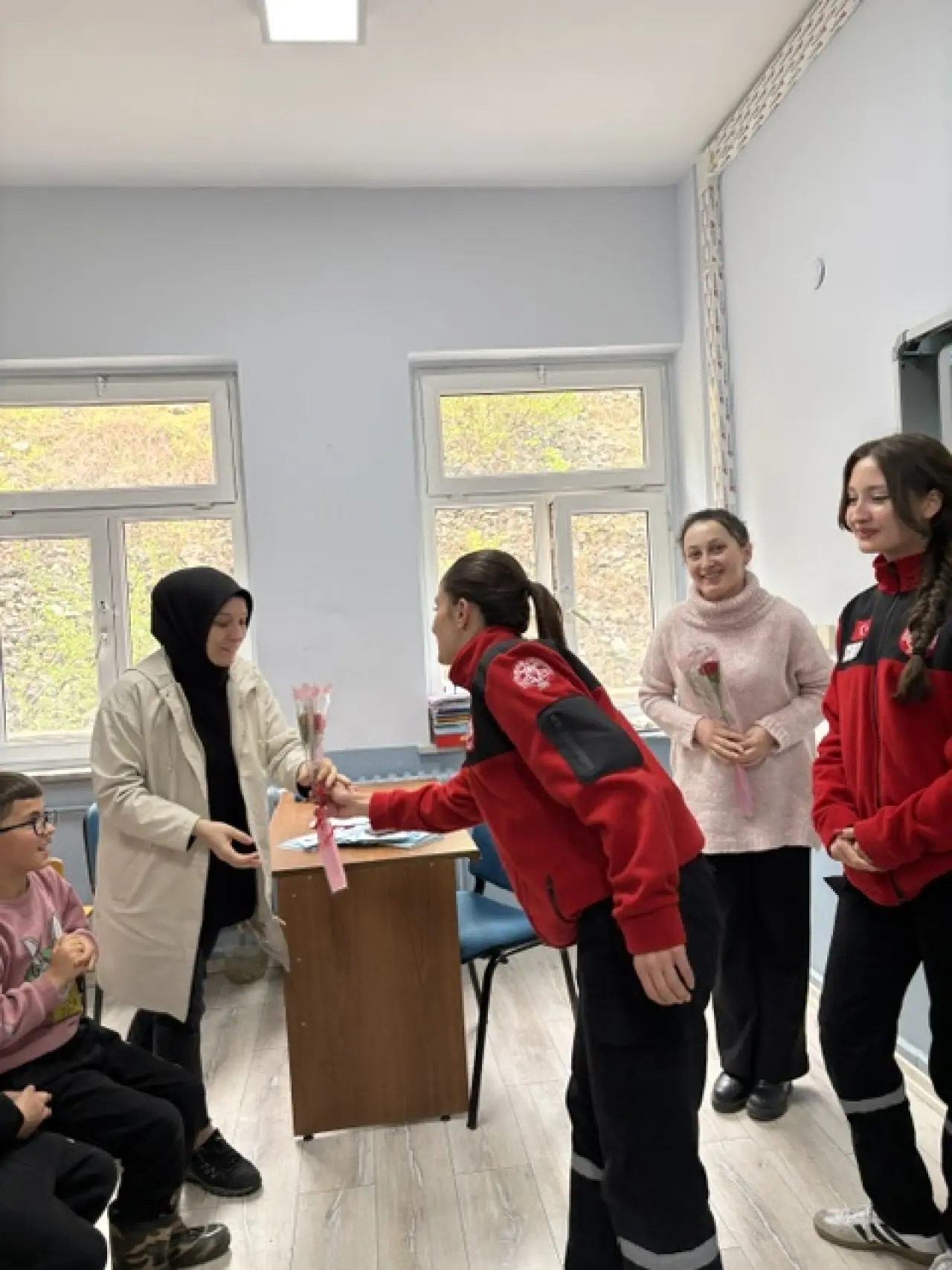 Kürtün Meslek Yüksekokulu Öğrencilerinden Eğitimcilere Vefa Ziyareti 9