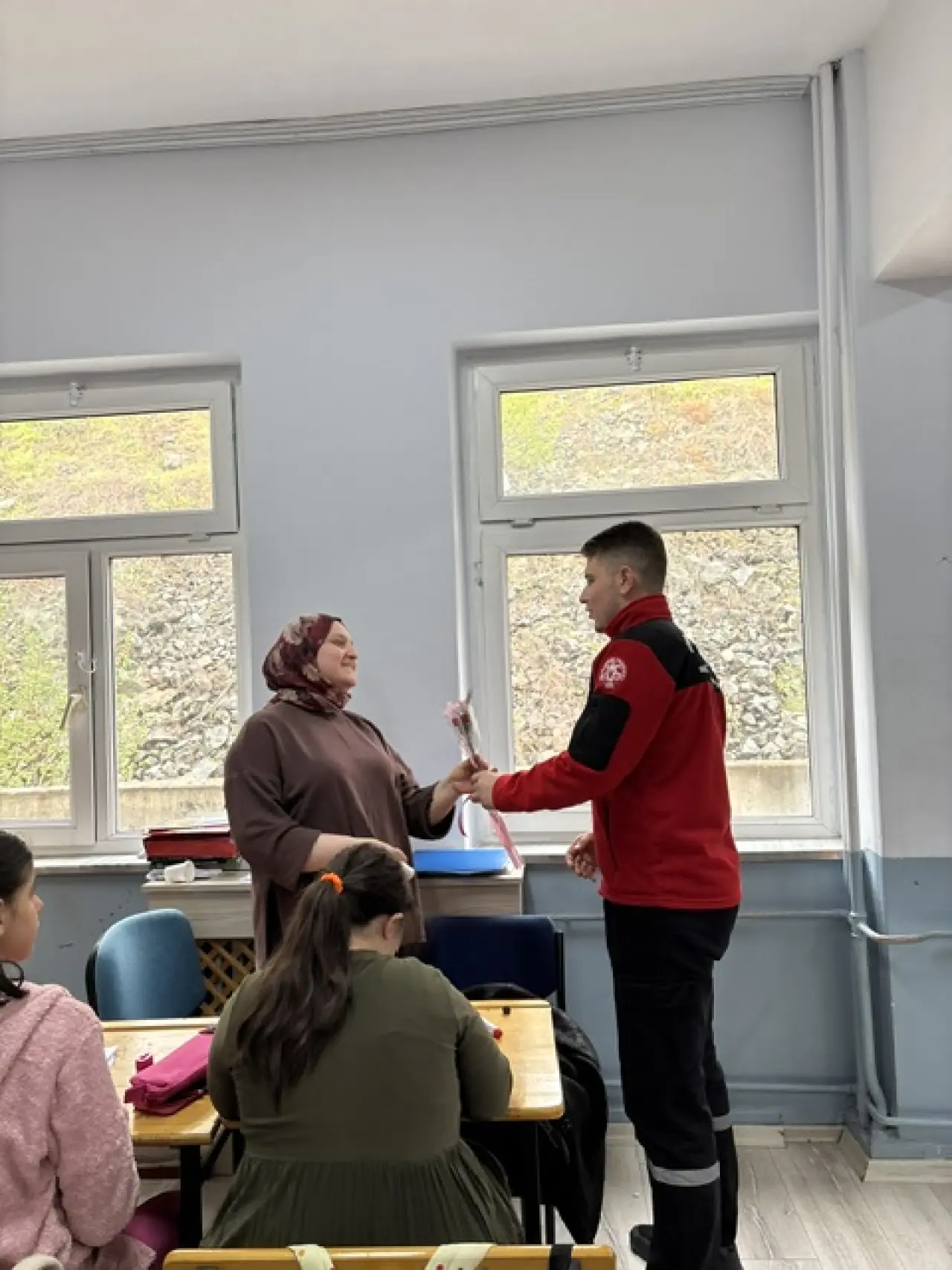 Kürtün Meslek Yüksekokulu Öğrencilerinden Eğitimcilere Vefa Ziyareti 11