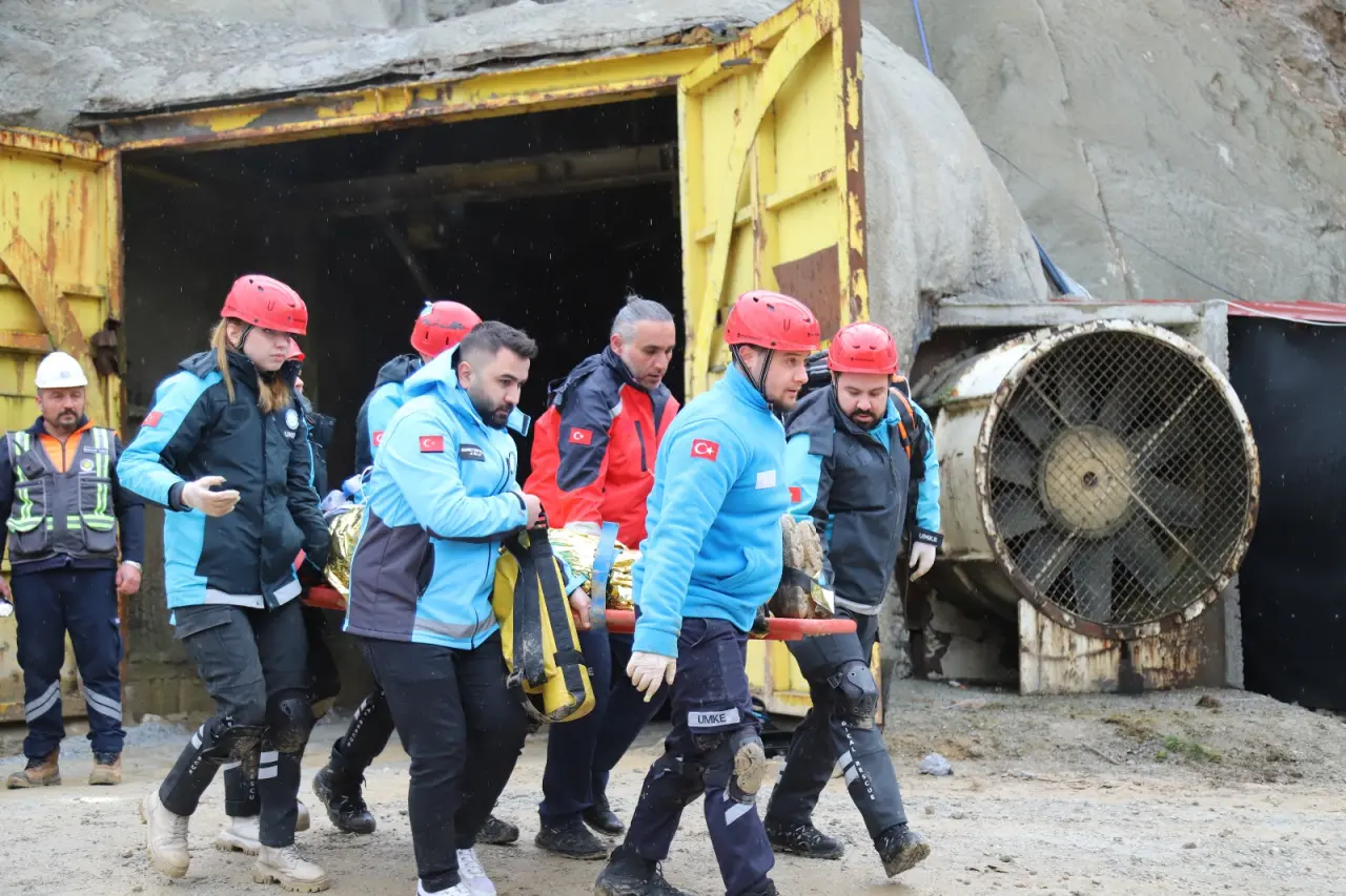Maden Ocağında Nefes Kesen Dakikalar! 75 Personel, 20 Yaralı: Gerçeği Aratmadı 9