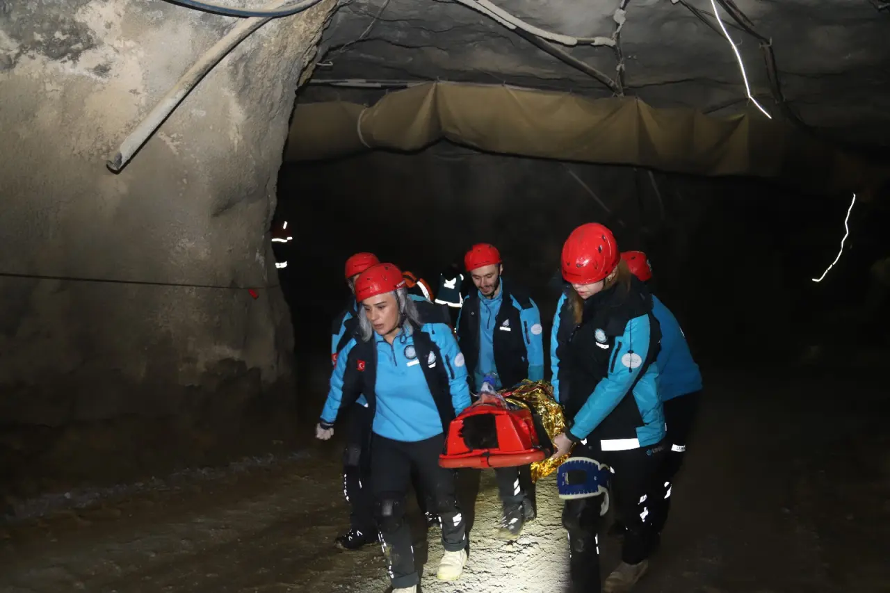 Maden Ocağında Nefes Kesen Dakikalar! 75 Personel, 20 Yaralı: Gerçeği Aratmadı 4