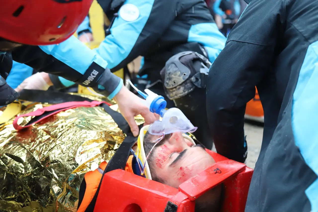 Maden Ocağında Nefes Kesen Dakikalar! 75 Personel, 20 Yaralı: Gerçeği Aratmadı 8