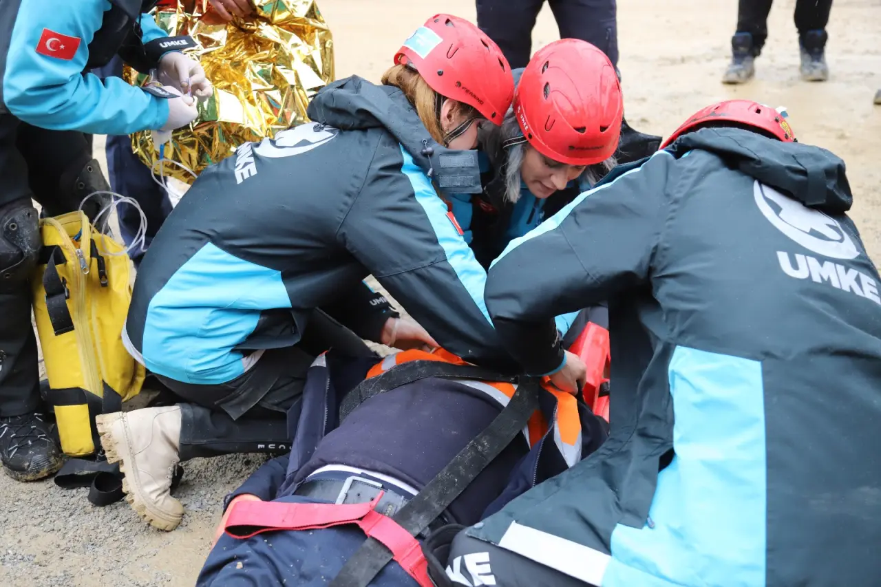Maden Ocağında Nefes Kesen Dakikalar! 75 Personel, 20 Yaralı: Gerçeği Aratmadı 7