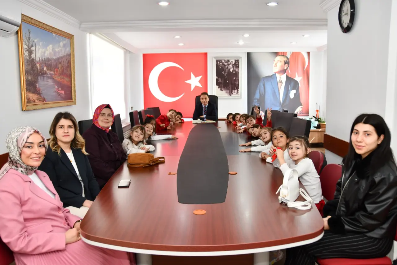 Makam Koltuğu Bu Kez Masal Diyarına Açıldı! Gümüşhane’de 23 Nisan Coşkusu Erken Başladı 1