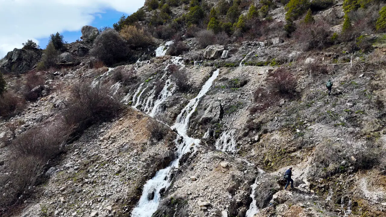 Torul'un Gizemli Su Kaynakları: Gülaçar Köyü’nde Mevsimsel Doğa Olayı 12