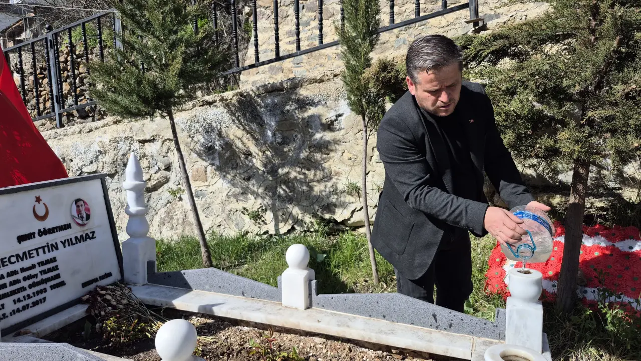 Türk Eğitim-Sen Kelkit Şubesi'nden Şehit Öğretmen Necmettin Yılmaz'ın Kabrine Anlamlı Ziyaret 2