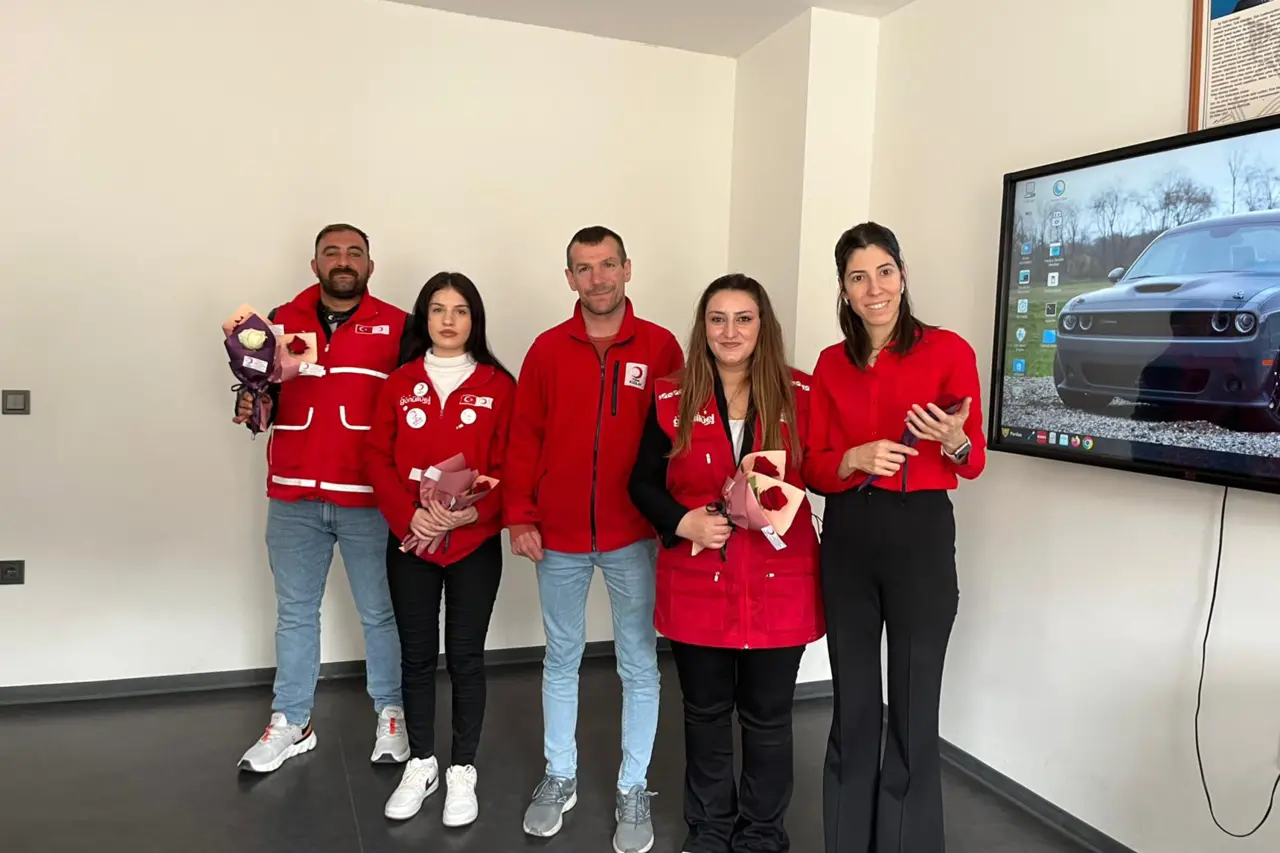 Türk Kızılay Gümüşhane Şubesi’nden Eğitim Camiasına Anlamlı Vefa Ziyareti 13