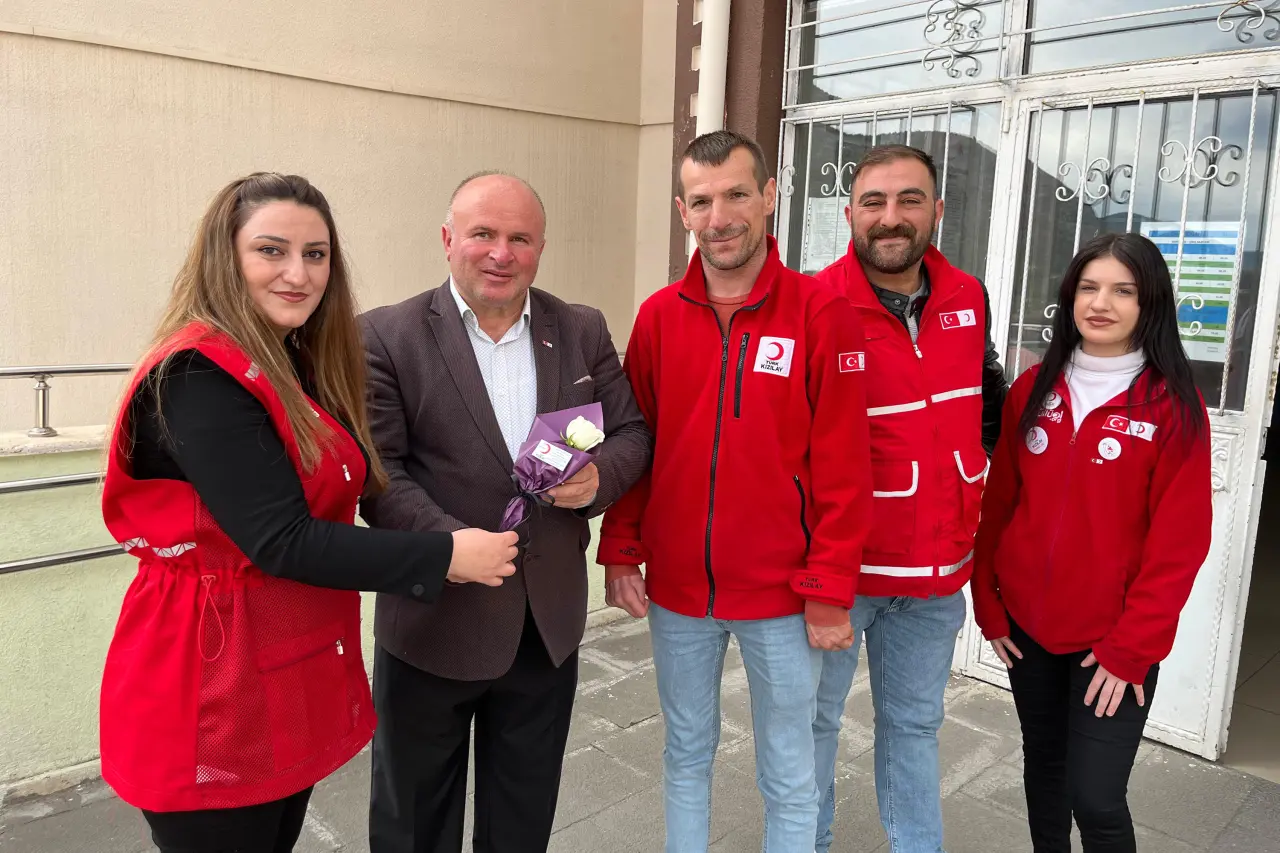 Türk Kızılay Gümüşhane Şubesi’nden Eğitim Camiasına Anlamlı Vefa Ziyareti 17