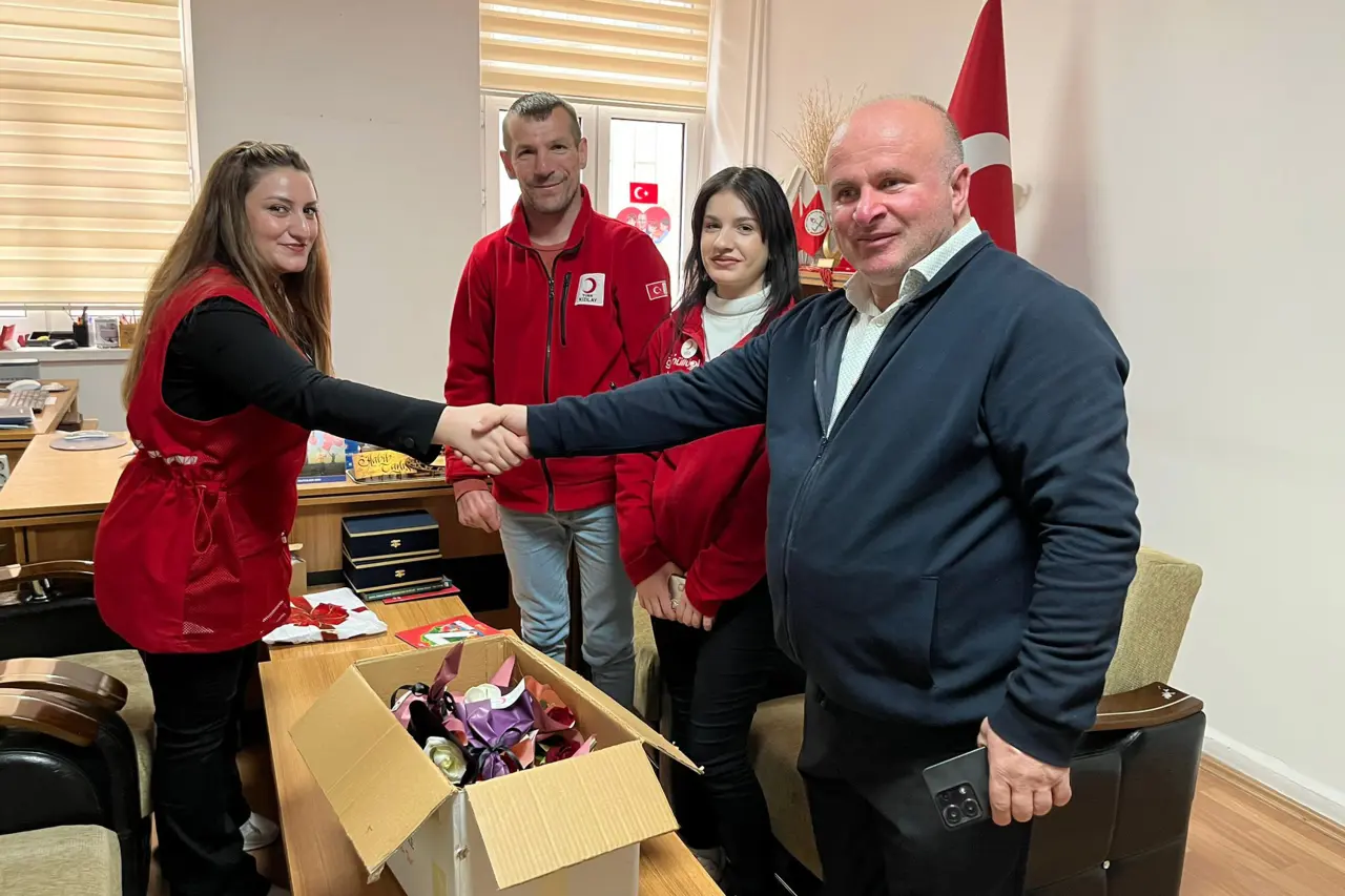 Türk Kızılay Gümüşhane Şubesi’nden Eğitim Camiasına Anlamlı Vefa Ziyareti 9