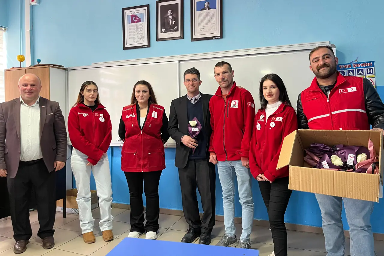 Türk Kızılay Gümüşhane Şubesi’nden Eğitim Camiasına Anlamlı Vefa Ziyareti 1