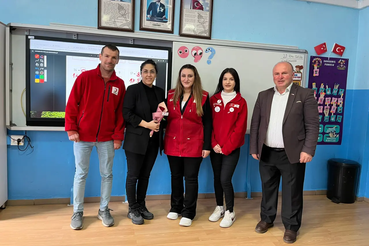 Türk Kızılay Gümüşhane Şubesi’nden Eğitim Camiasına Anlamlı Vefa Ziyareti 12