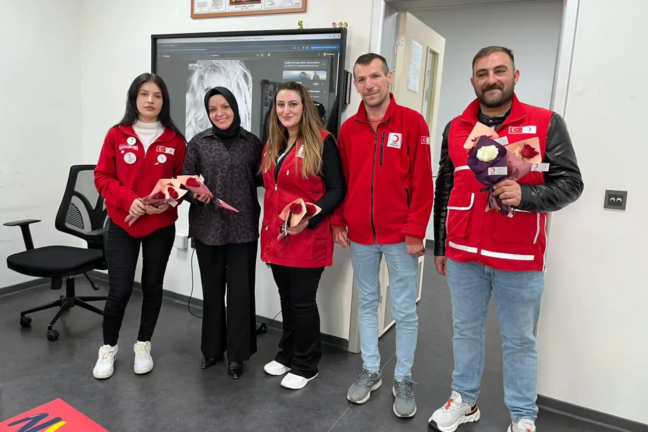 Türk Kızılay Gümüşhane Şubesi’nden Eğitim Camiasına Anlamlı Vefa Ziyareti 11