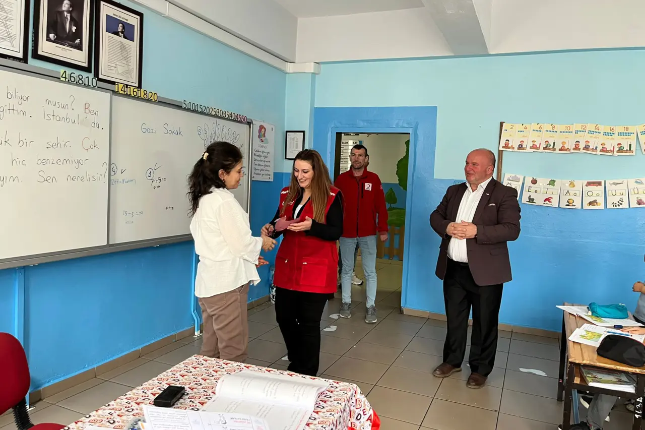 Türk Kızılay Gümüşhane Şubesi’nden Eğitim Camiasına Anlamlı Vefa Ziyareti 7