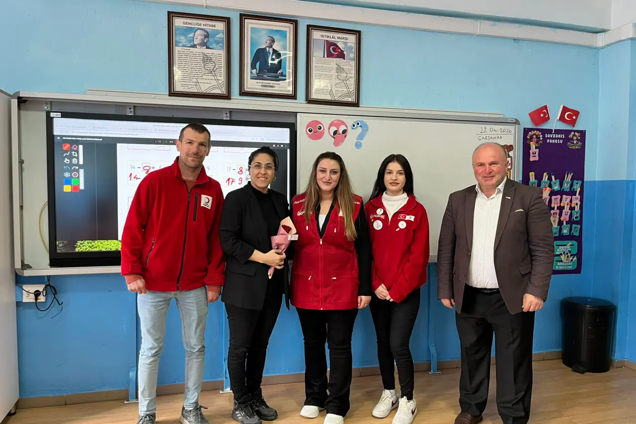 Türk Kızılay Gümüşhane Şubesi’nden Eğitim Camiasına Anlamlı Vefa Ziyareti 2