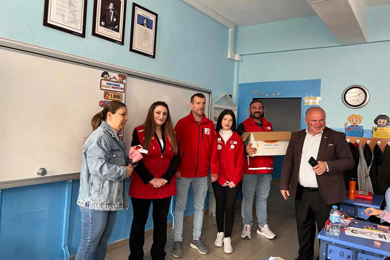 Türk Kızılay Gümüşhane Şubesi’nden Eğitim Camiasına Anlamlı Vefa Ziyareti 6