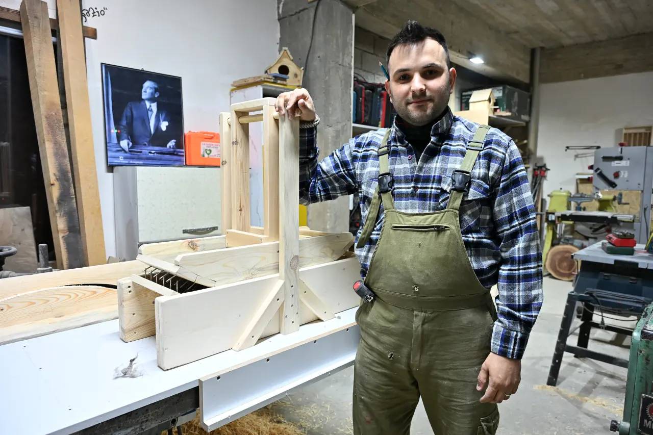 Yarım Günlük İşi 20 Dakikaya İndirdi: Sosyal Medyada İzlenme Rekorları Kırıyor! 8