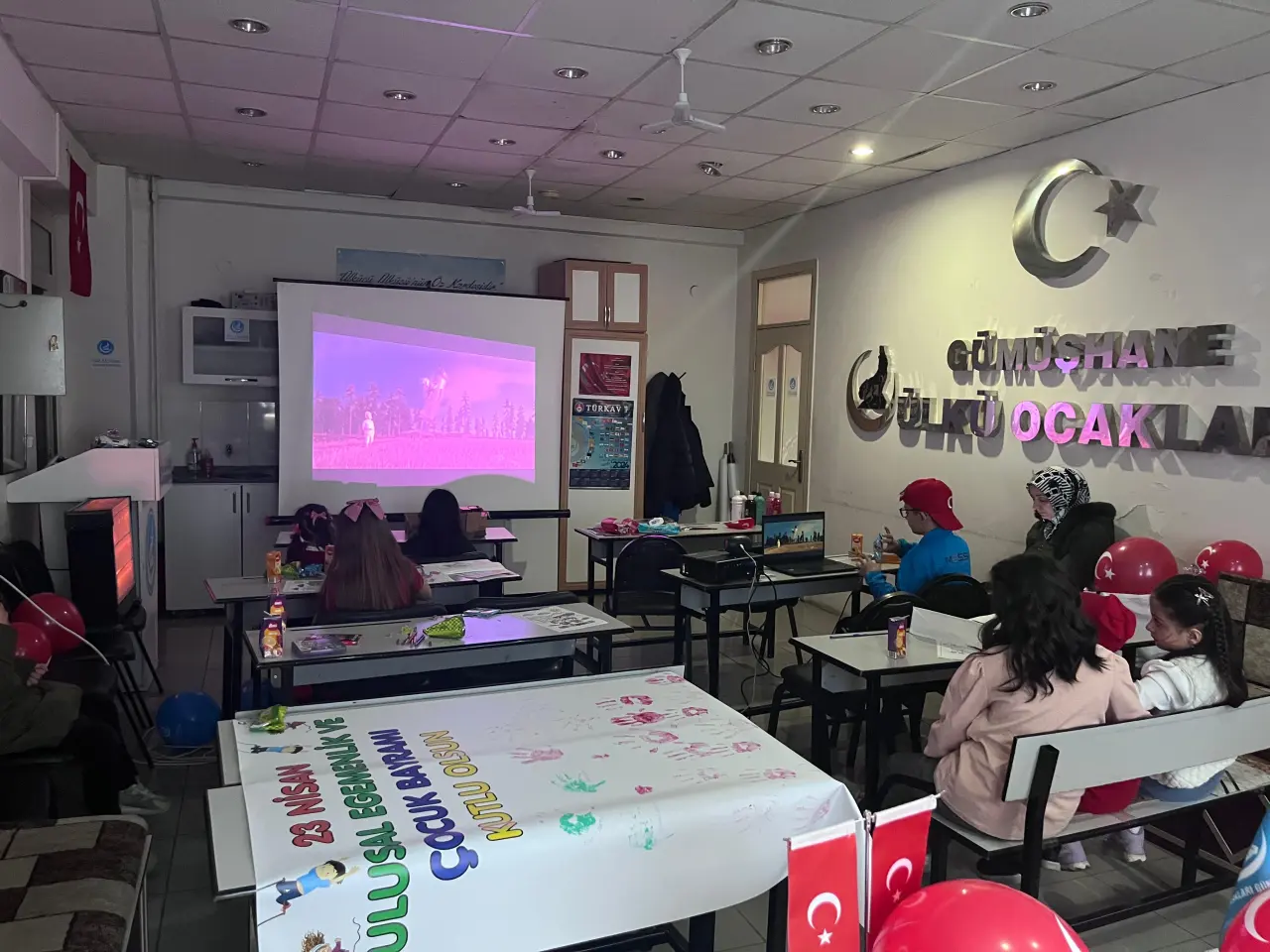 Ülkü Ocakları Gümüşhane İl Başkanlığı’ndan Kapsamlı 23 Nisan Kutlaması 2