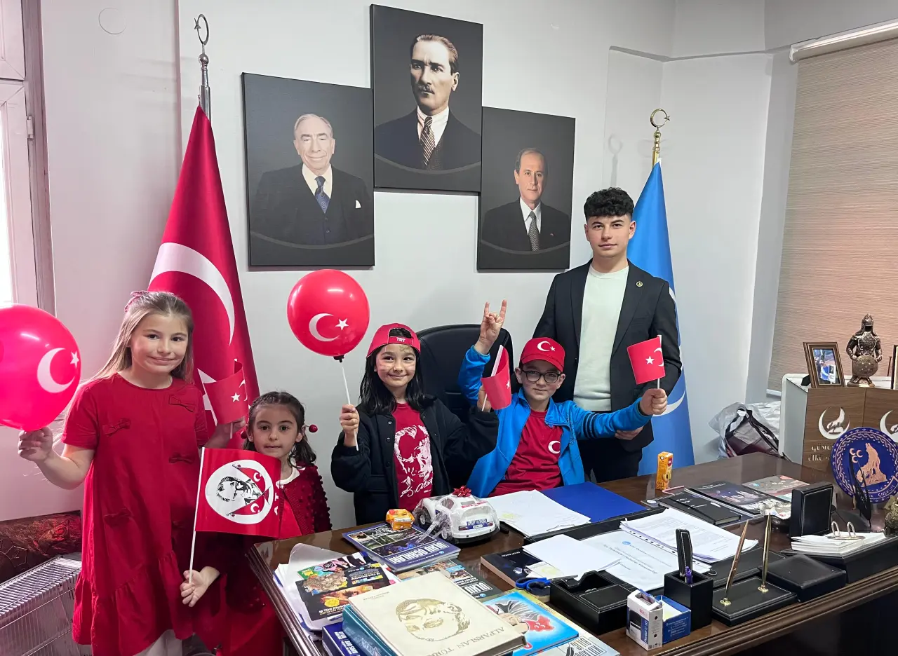 Ülkü Ocakları Gümüşhane İl Başkanlığı’ndan Kapsamlı 23 Nisan Kutlaması 12