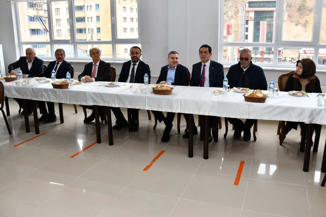 Vali Cevdet Atay muhtarlarla buluştu: "Sizler Bizim Başımızın Tacısınız" 2