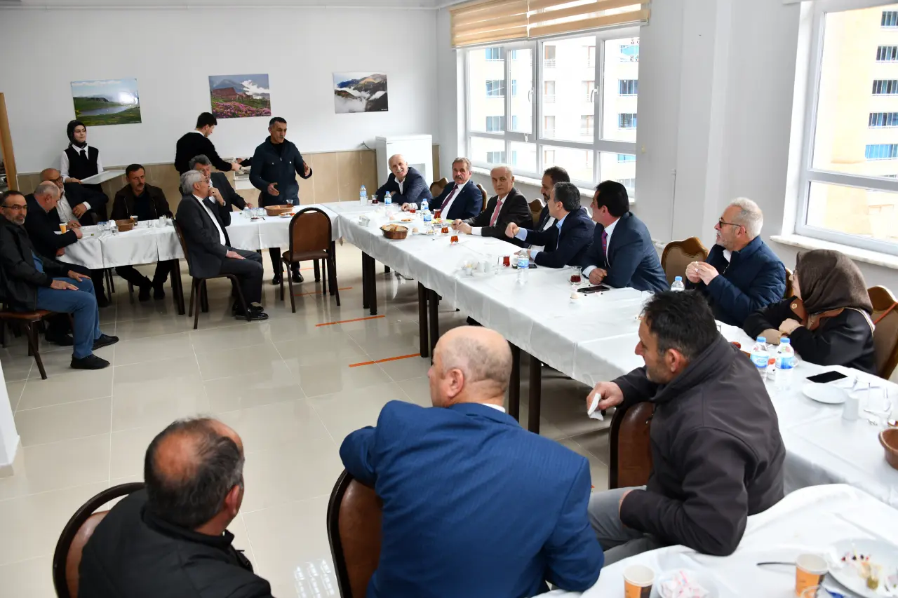 Vali Cevdet Atay muhtarlarla buluştu: "Sizler Bizim Başımızın Tacısınız" 20