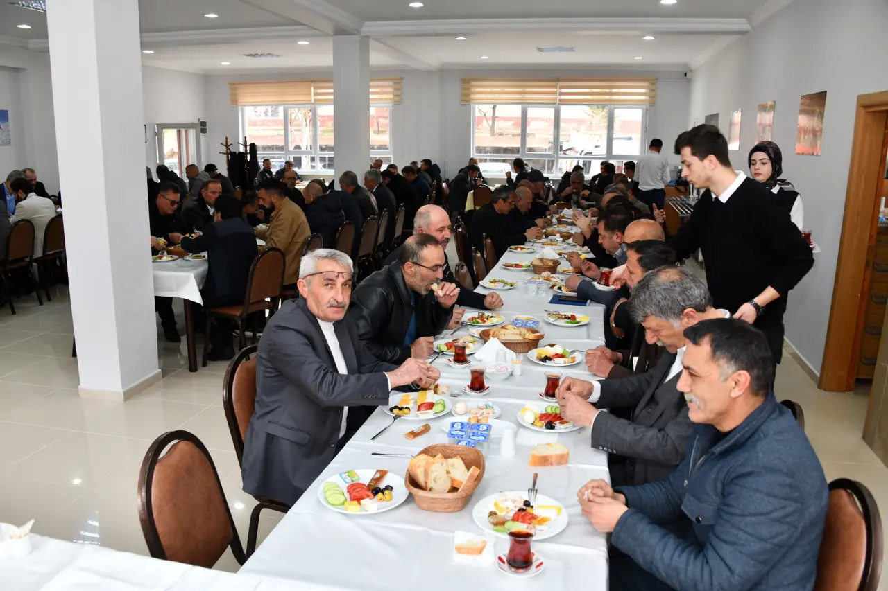 Vali Cevdet Atay muhtarlarla buluştu: "Sizler Bizim Başımızın Tacısınız" 15