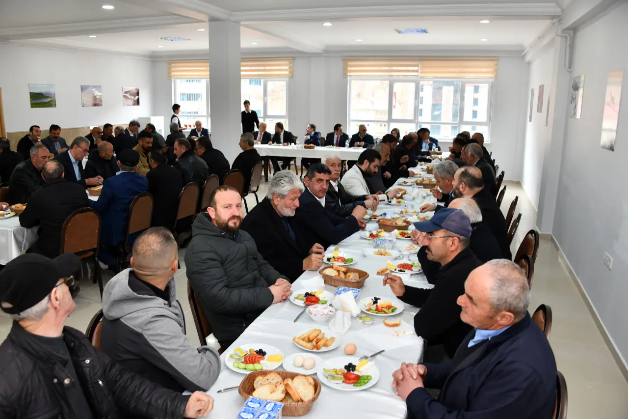 Vali Cevdet Atay muhtarlarla buluştu: "Sizler Bizim Başımızın Tacısınız" 12