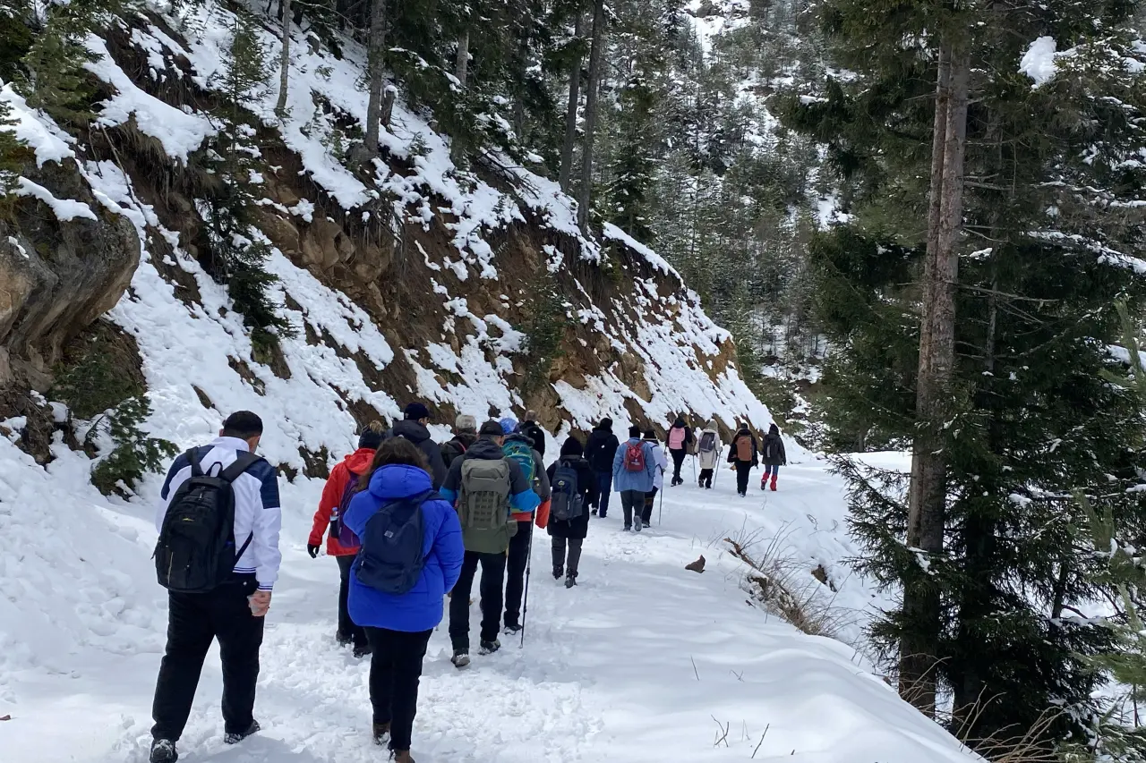 Zigana’da kışı ve baharı bir arada yaşadılar 11