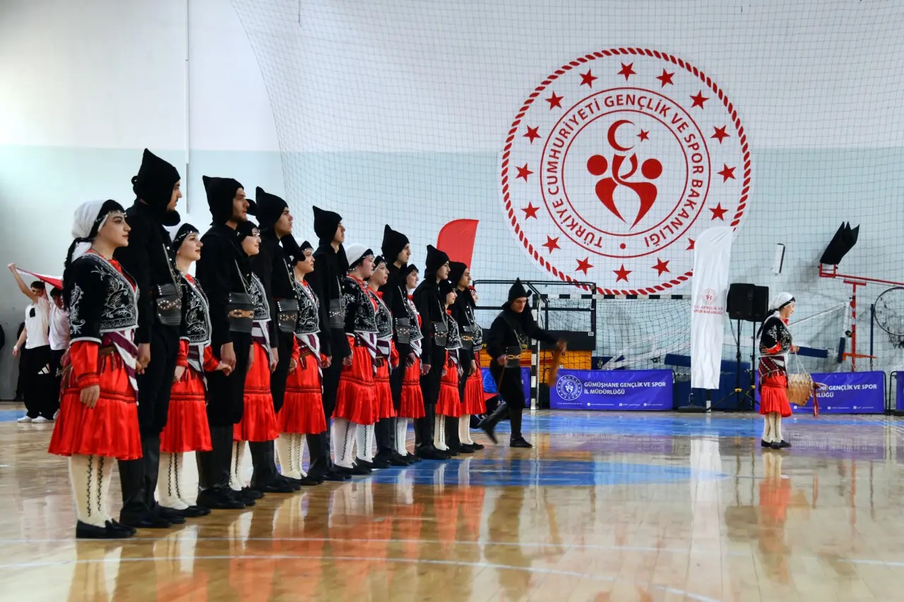 Gümüşhane’de 19 Mayıs Coşkusu: 107 Yıllık Gurur Aydın Doğan Spor Salonu’nda Yaşandı 14