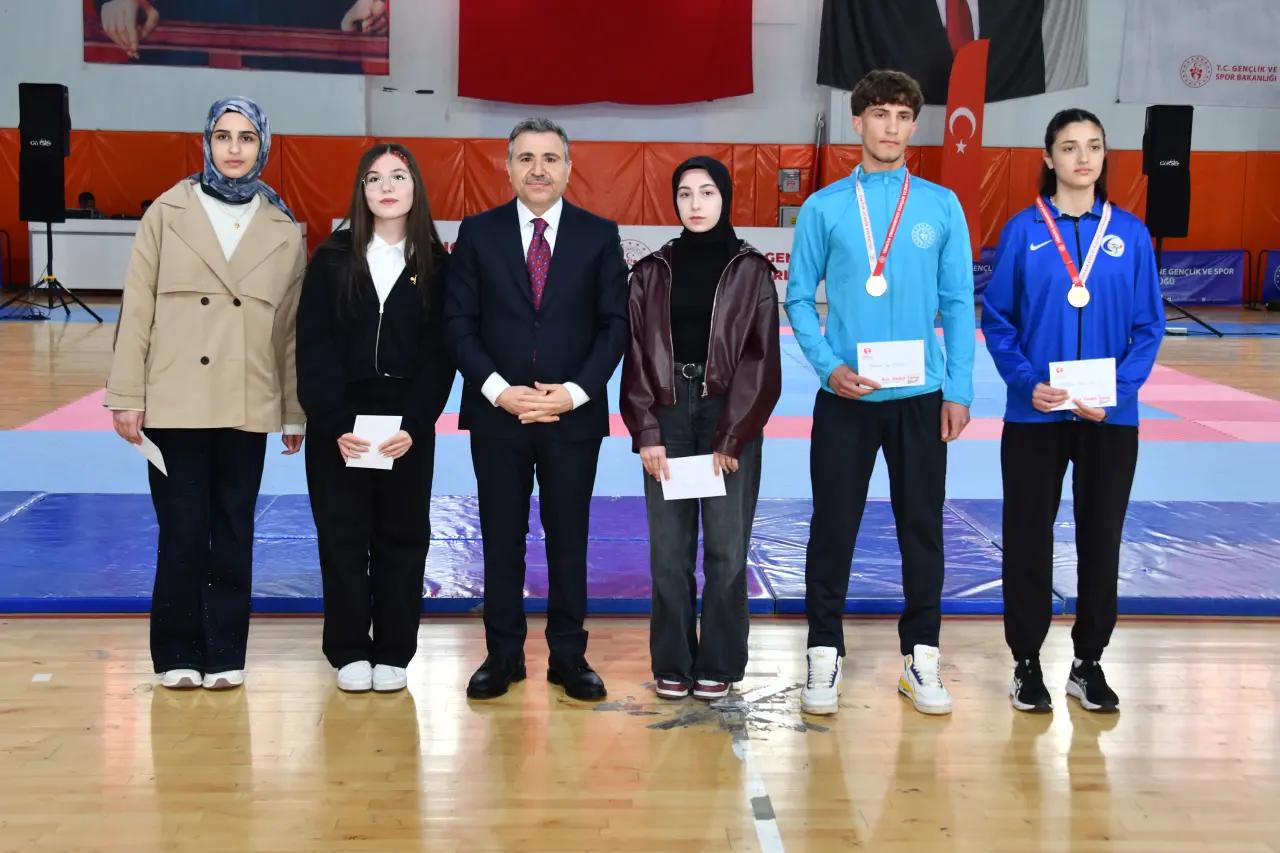 Gümüşhane’de 19 Mayıs Coşkusu: 107 Yıllık Gurur Aydın Doğan Spor Salonu’nda Yaşandı 32