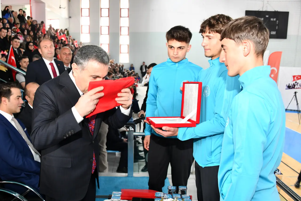 Gümüşhane’de 19 Mayıs Coşkusu: 107 Yıllık Gurur Aydın Doğan Spor Salonu’nda Yaşandı 28