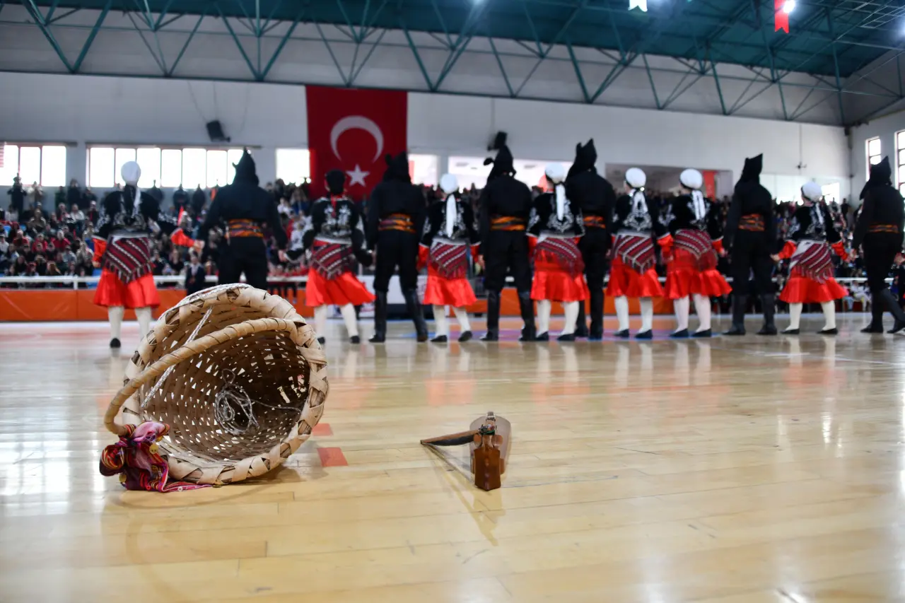 Gümüşhane’de 19 Mayıs Coşkusu: 107 Yıllık Gurur Aydın Doğan Spor Salonu’nda Yaşandı 15
