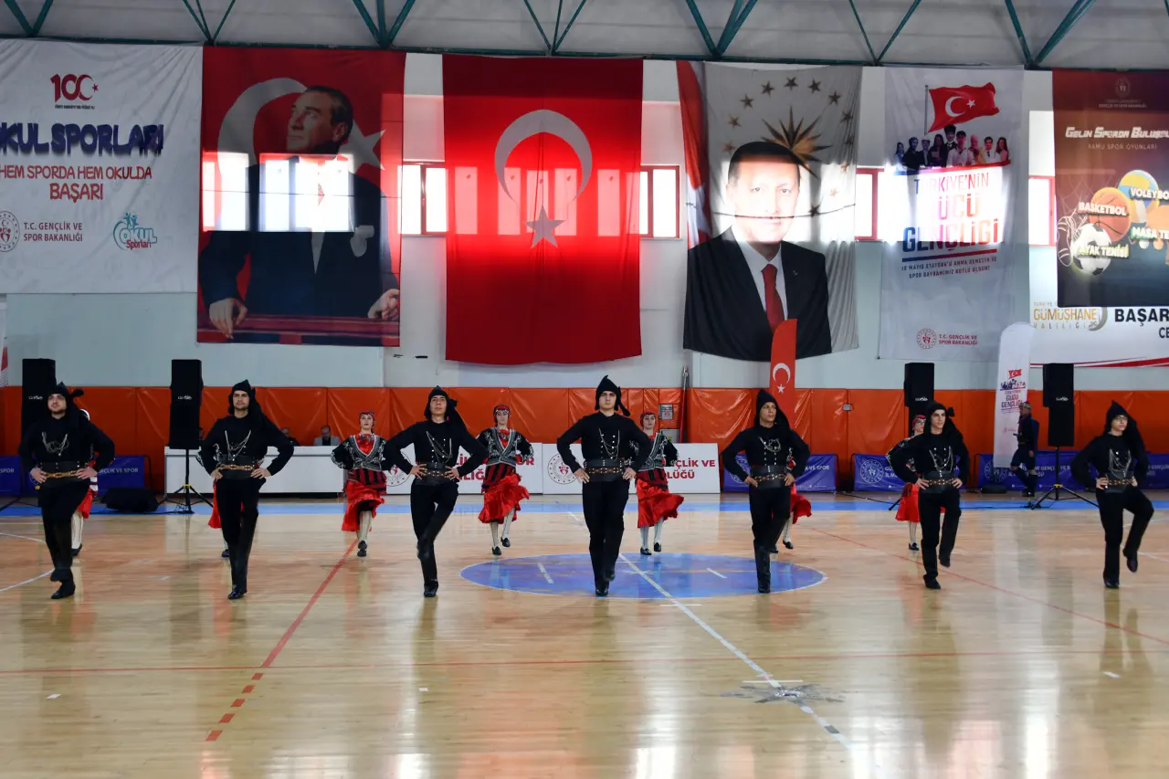 Gümüşhane’de 19 Mayıs Coşkusu: 107 Yıllık Gurur Aydın Doğan Spor Salonu’nda Yaşandı 69