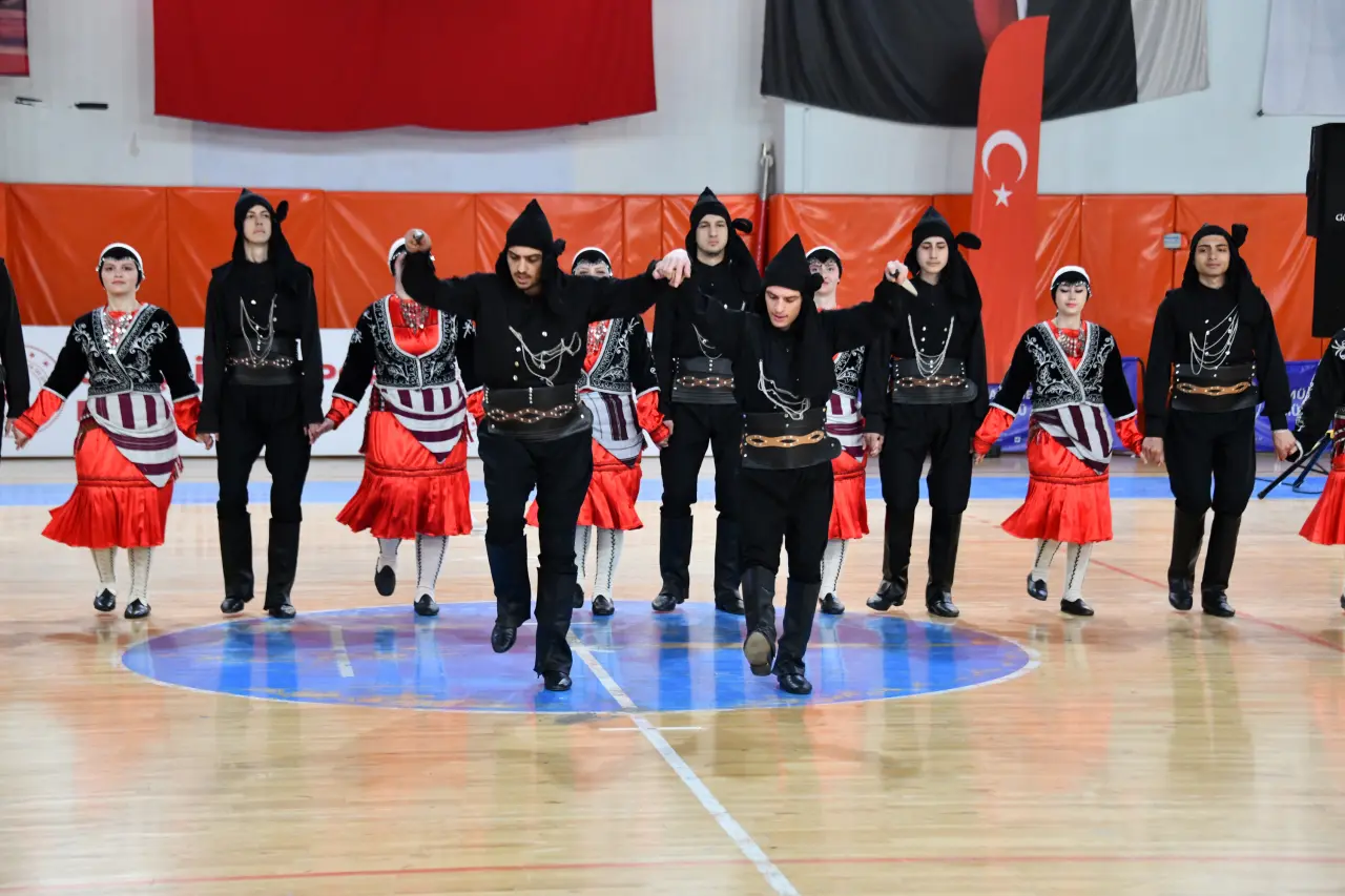 Gümüşhane’de 19 Mayıs Coşkusu: 107 Yıllık Gurur Aydın Doğan Spor Salonu’nda Yaşandı 63