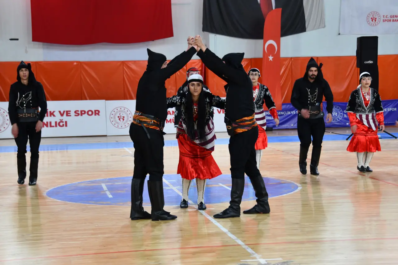 Gümüşhane’de 19 Mayıs Coşkusu: 107 Yıllık Gurur Aydın Doğan Spor Salonu’nda Yaşandı 66